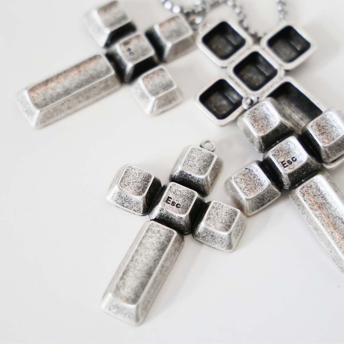 ESC NECKLACE: RAW