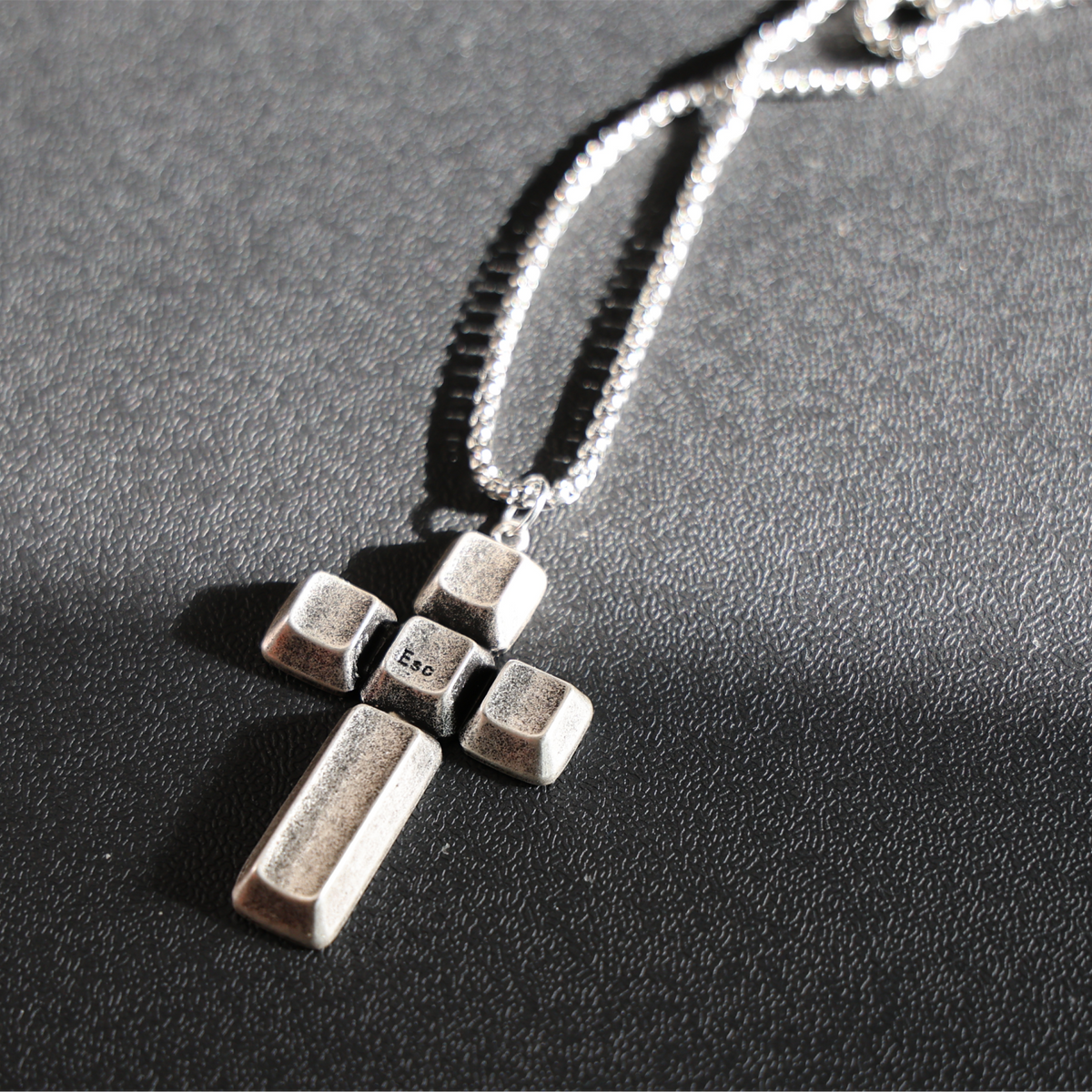 ESC NECKLACE: RAW
